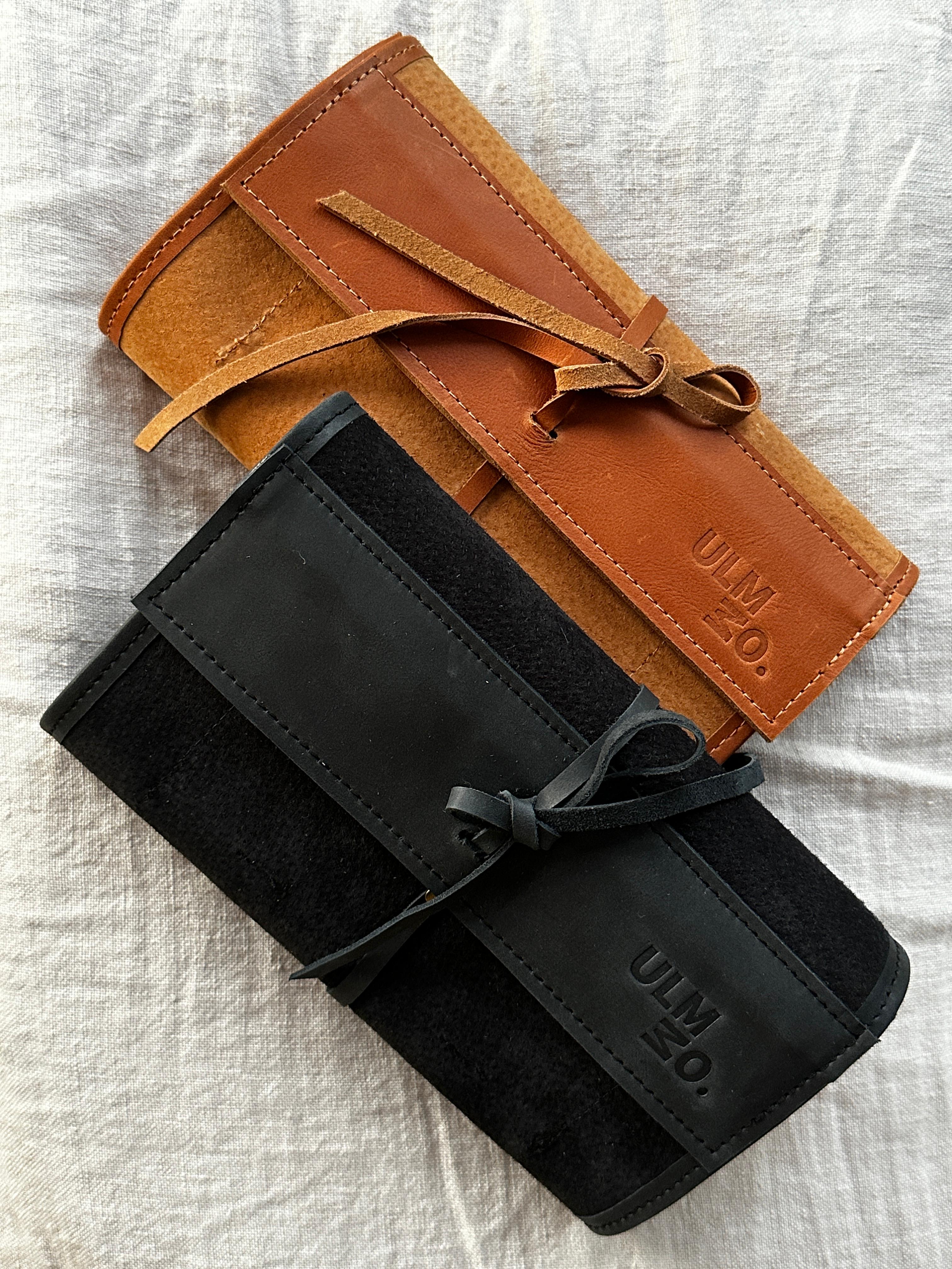 Juego de Cartas y Dominó Aysén - Cuero Carpincho Negro