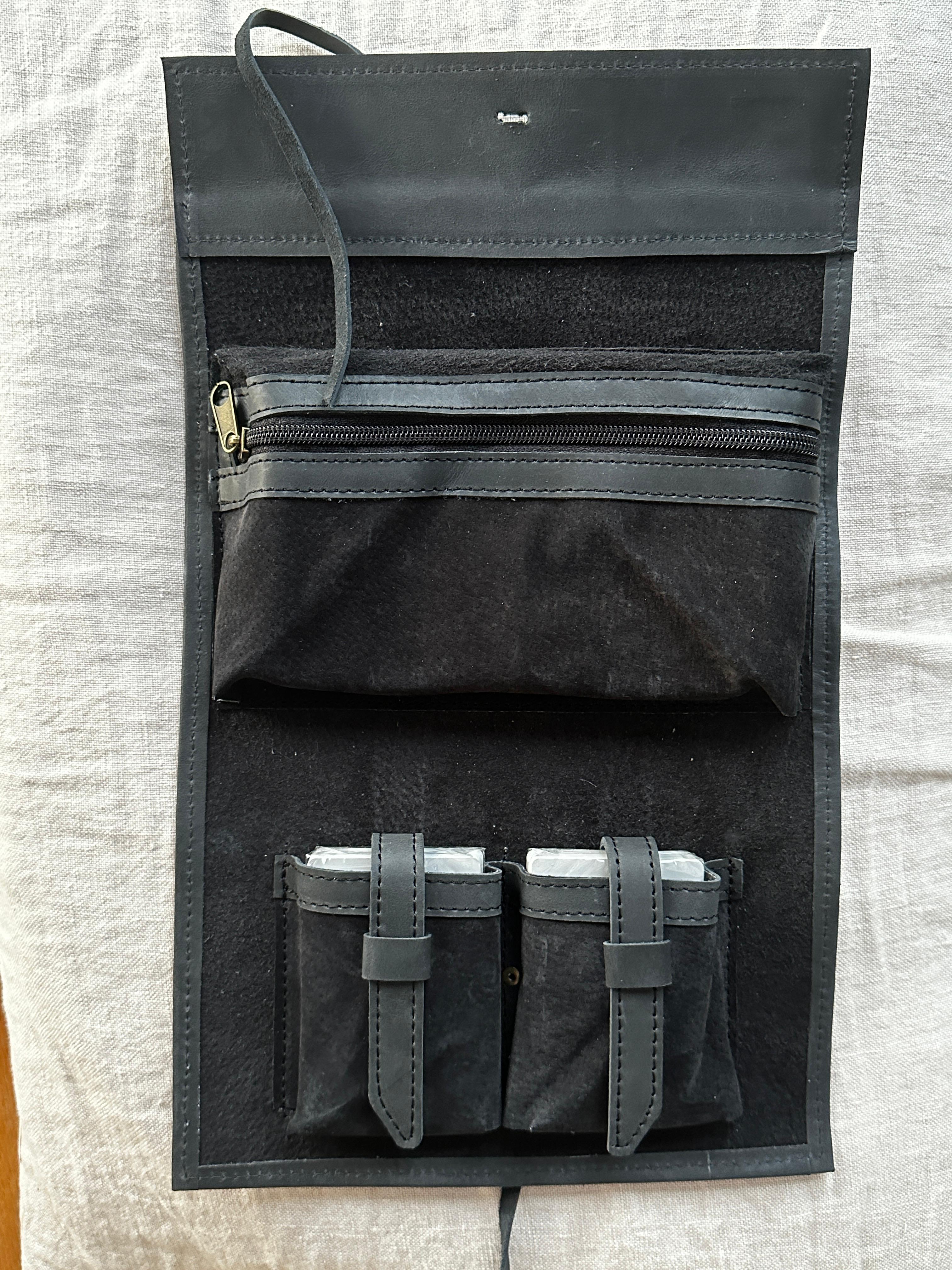 Juego de Cartas y Dominó Aysén - Cuero Carpincho Negro