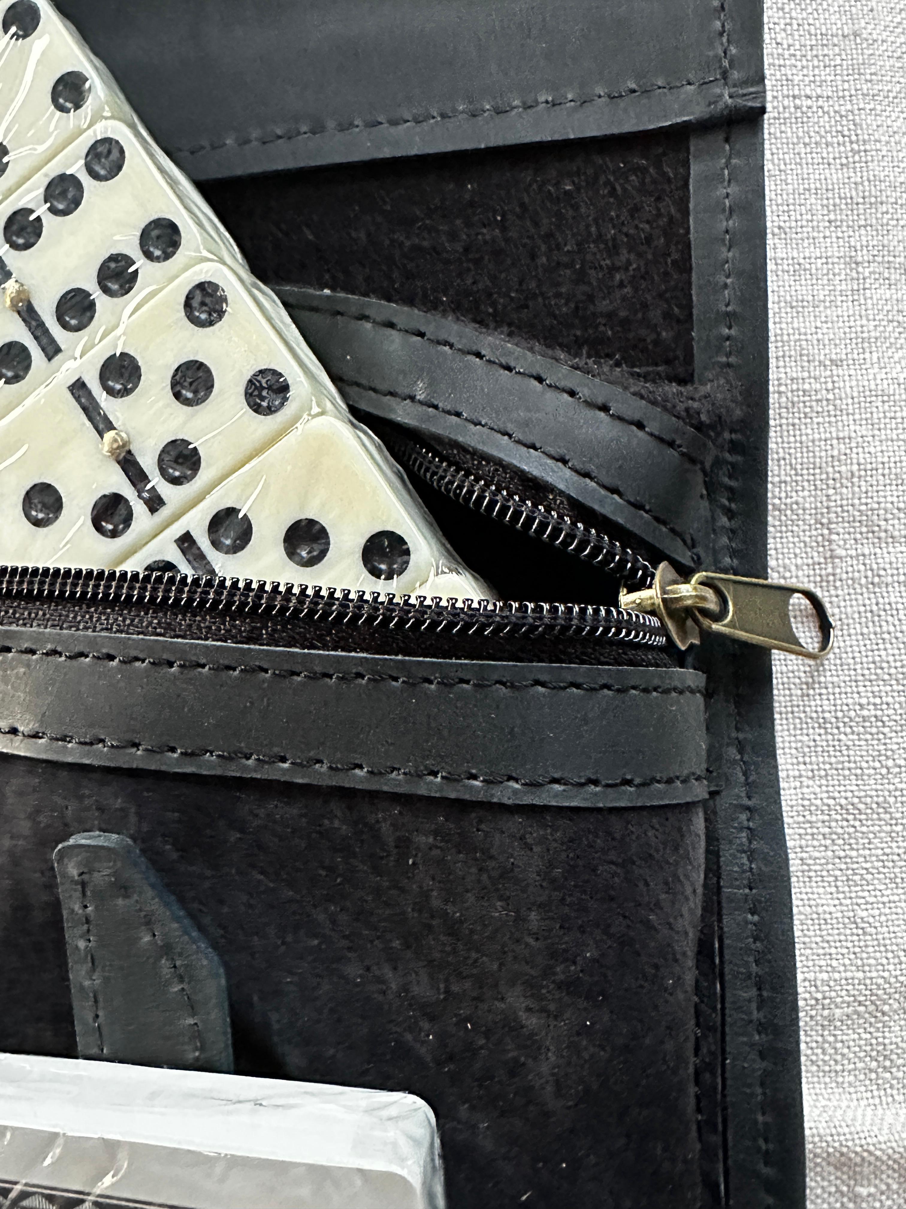 Juego de Cartas y Dominó Aysén - Cuero Carpincho Negro