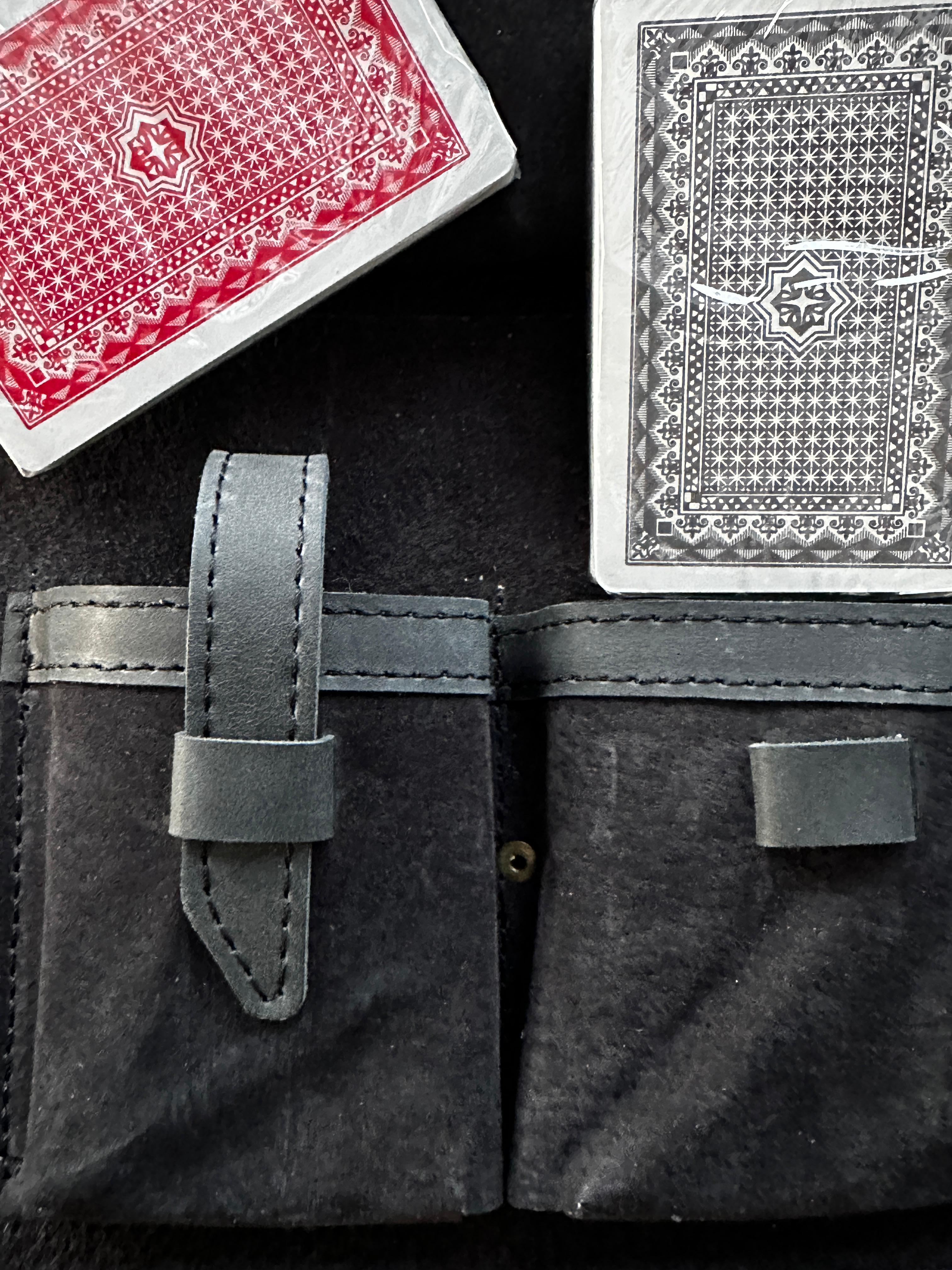 Juego de Cartas y Dominó Aysén - Cuero Carpincho Negro