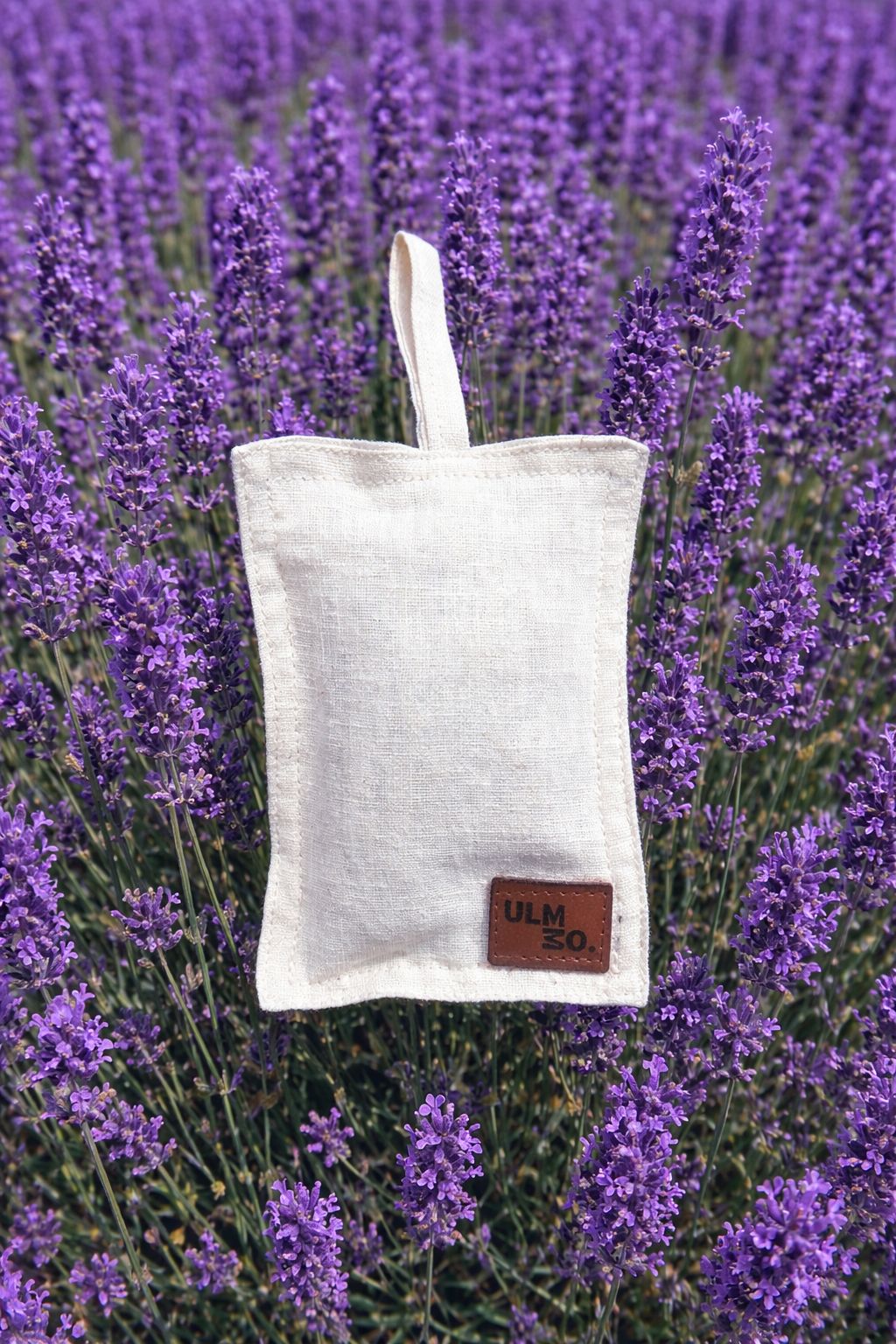 Saquito de lino color crudo relleno con semillas de lavanda