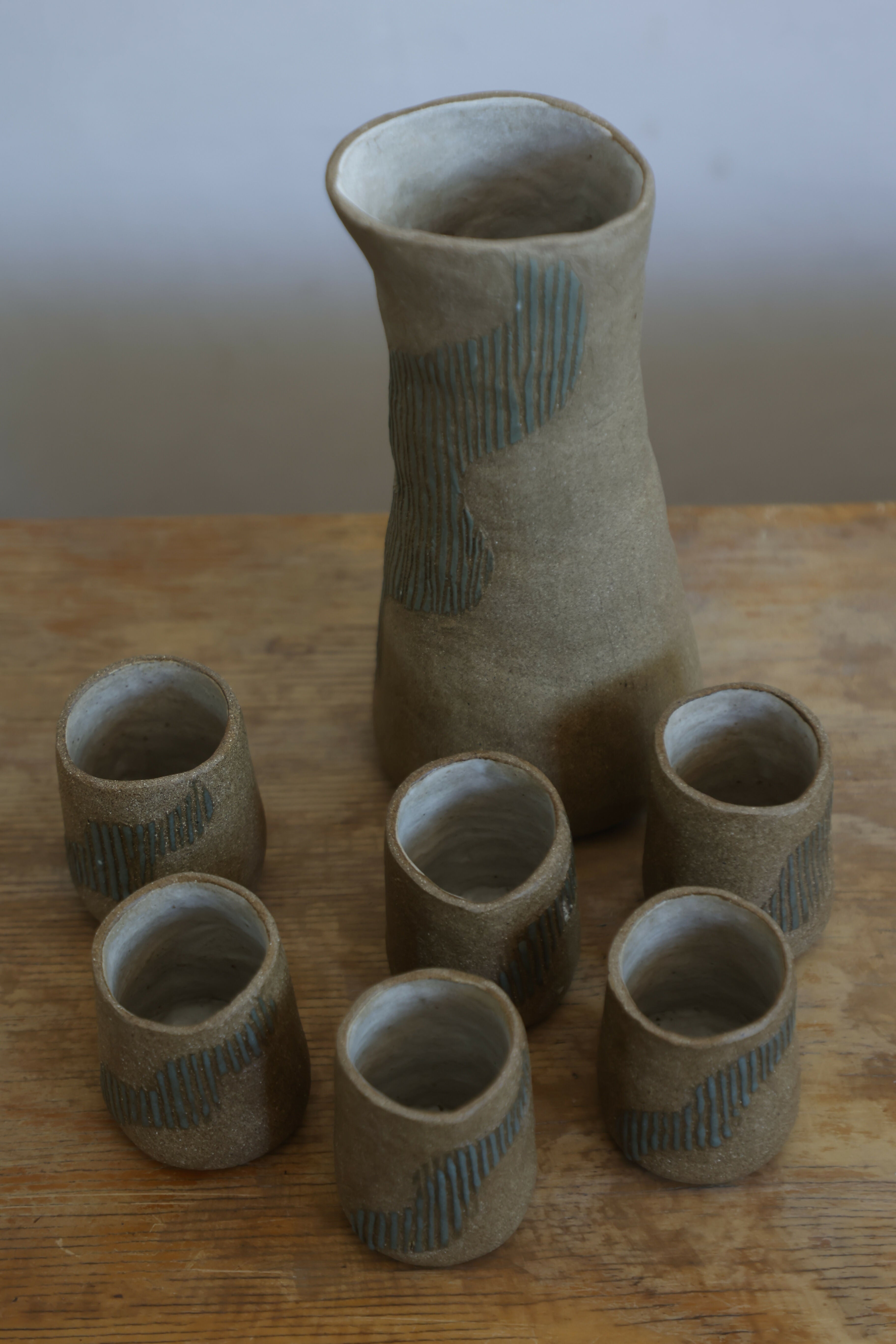 Jarro con Vasitos Engobe Azul