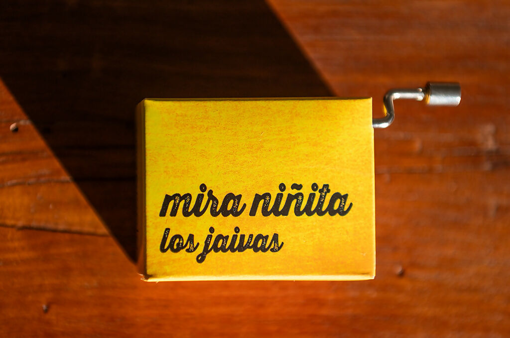 Cajita musical Mira niñita