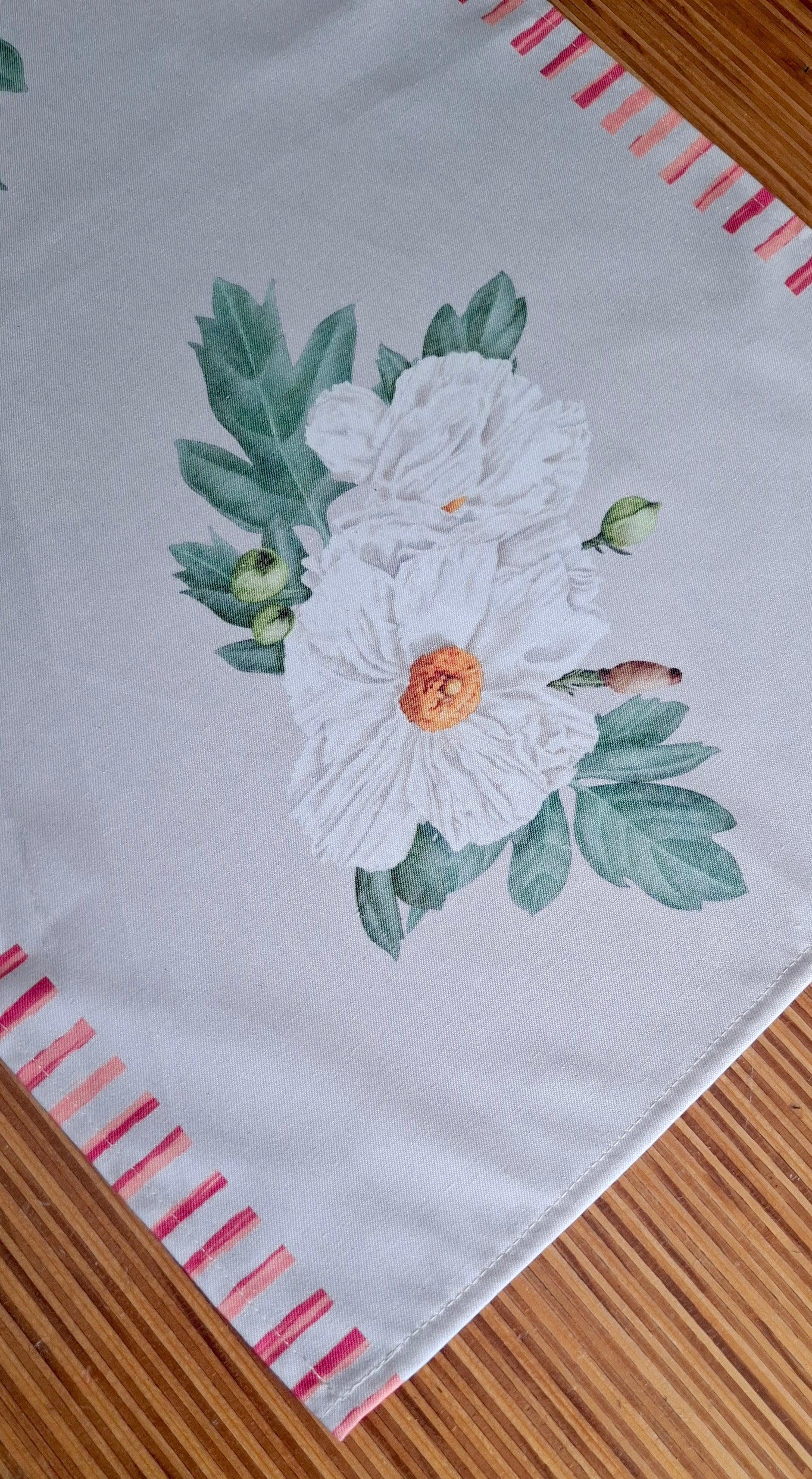 Camino de Mesa Arena – Colección “Creado x Caro Ruiz”