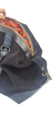 Bolso ULMMO Carpincho negro - forro cóndor Naranjo