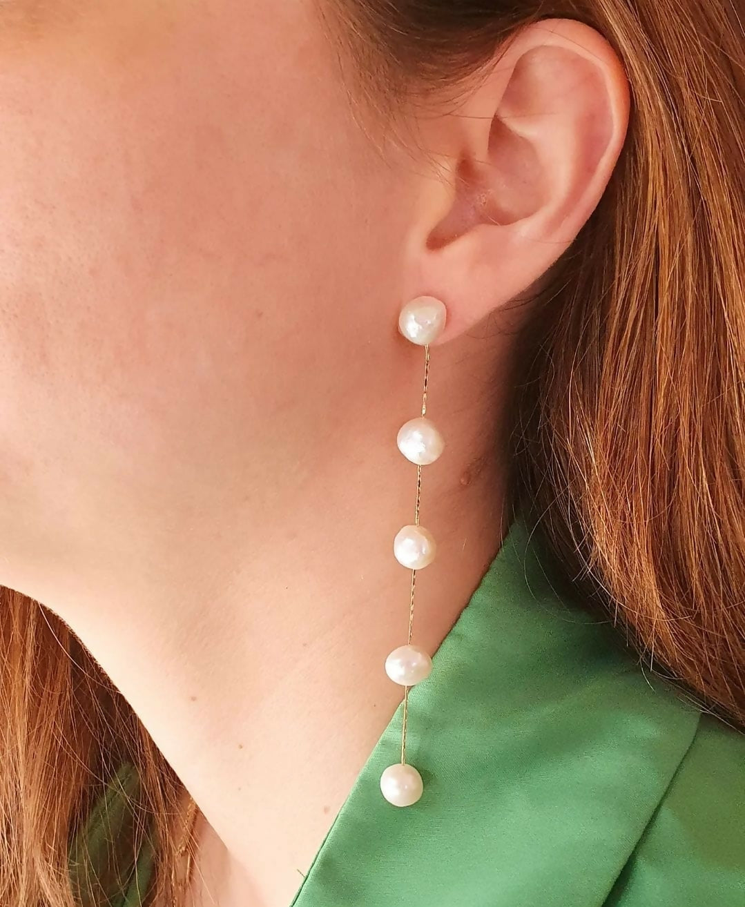 Aros largos con perlas baño oro