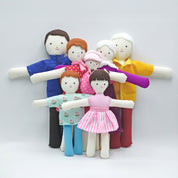 Familia de 7 muñecos de tela