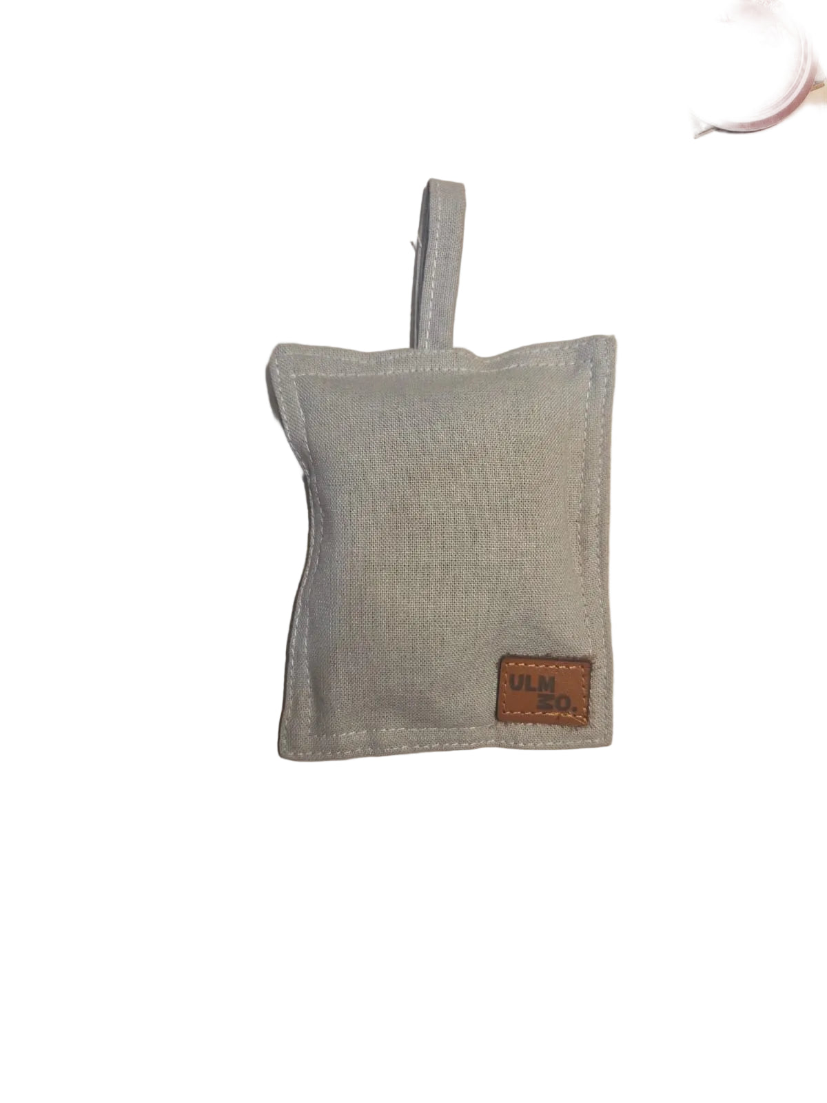 Saquito de lino color gris claro relleno con semillas de lavanda