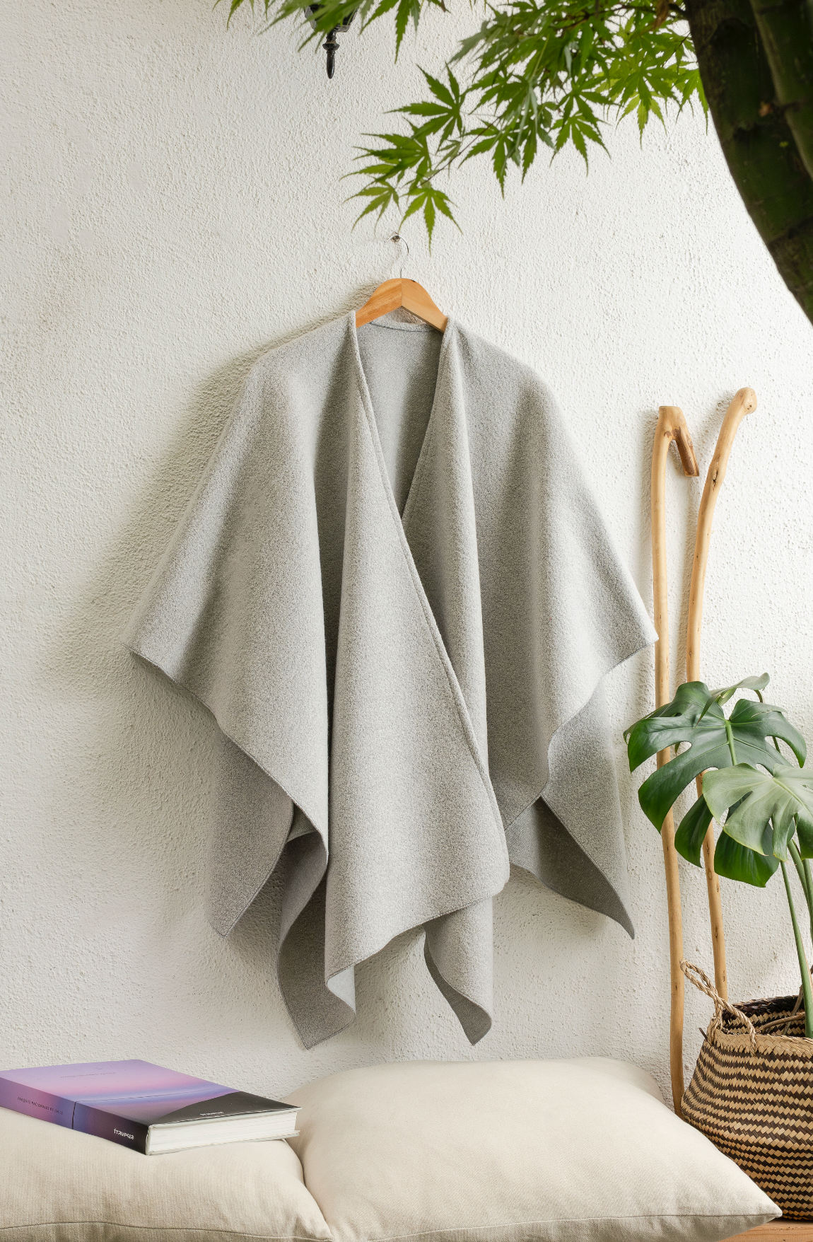 Ruana de Lana Merino Gris Claro bouclé
