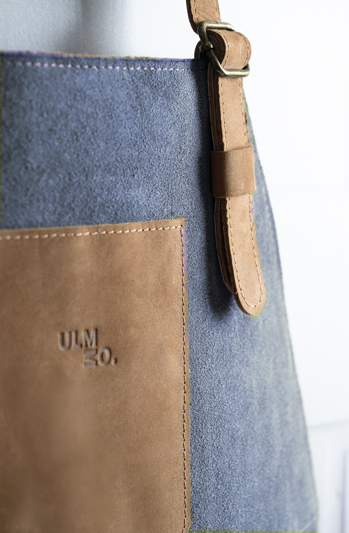 Pechera Cuero Reno Azul Piedra con Bolsillos Cuero
