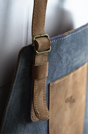 Pechera Cuero Reno Azul Piedra con Bolsillos Cuero