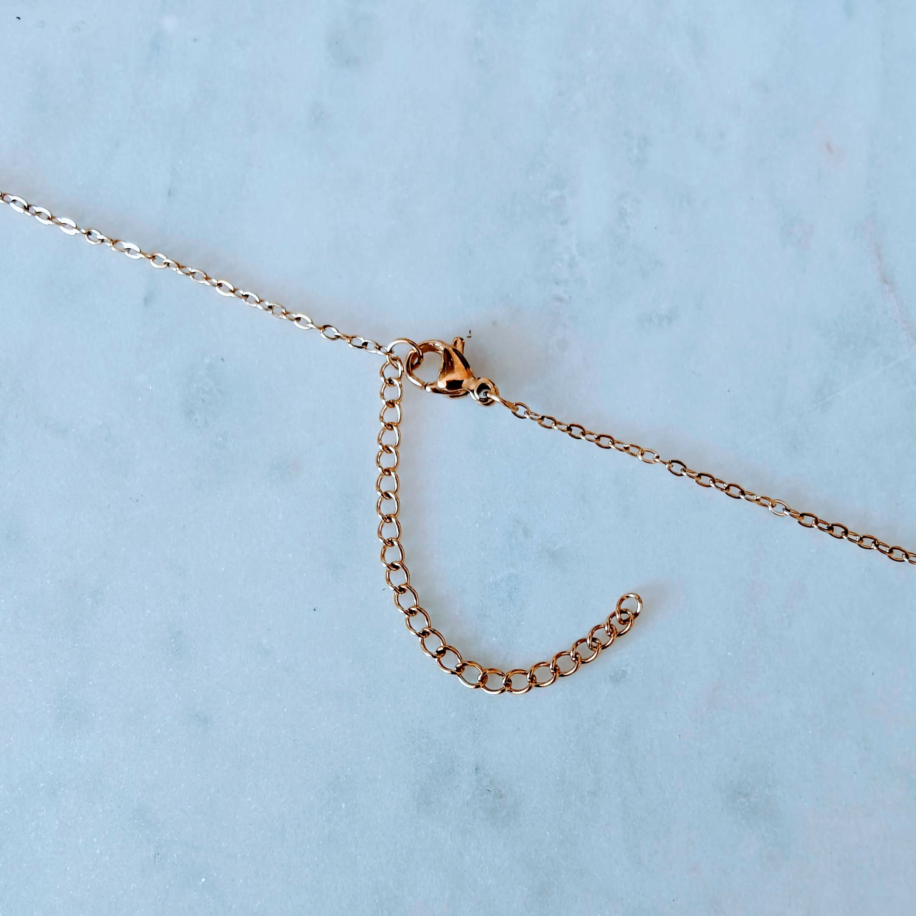 Collar Flor con Lapislázuli, bañado en oro