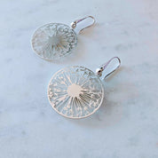 Aros Diente de león bañadas oro blanco