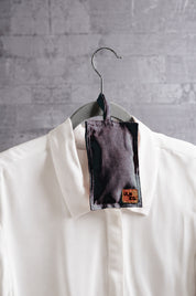Saquito de lino color gris oscuro relleno con semillas de lavanda y calendula