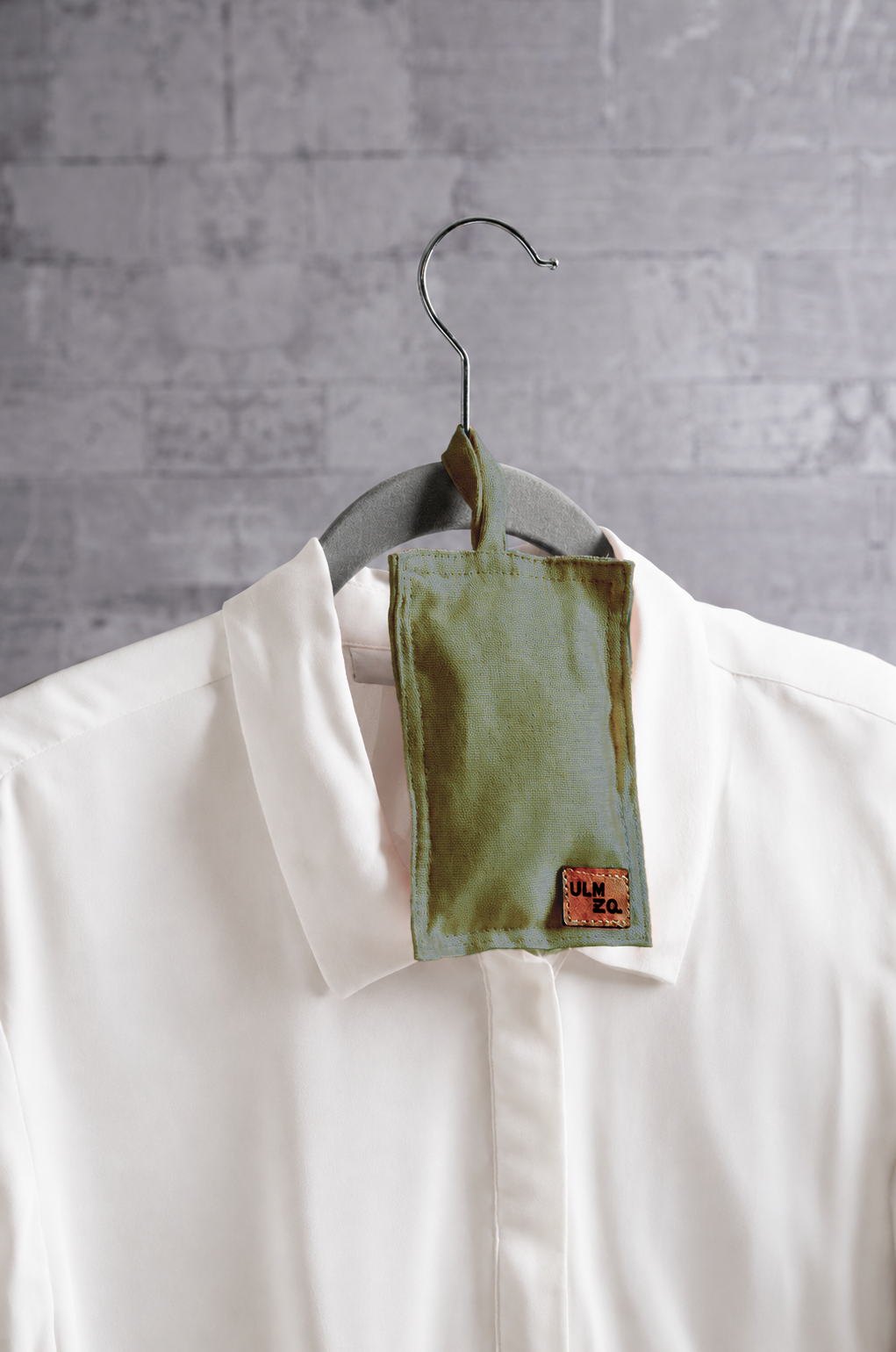 Saquito de lino color verde oliva  relleno con semillas de lavanda