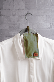 Saquito de lino color verde oliva  relleno con semillas de lavanda
