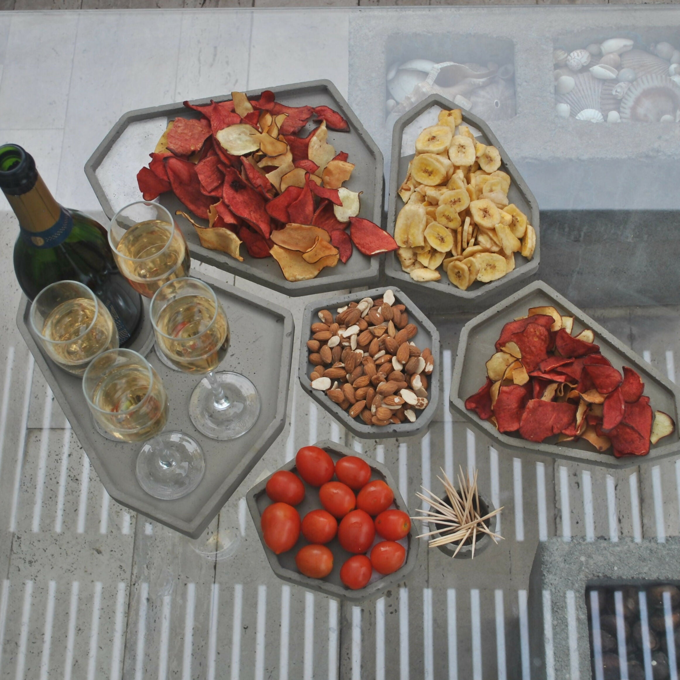 3 BASES IRREGULARES DE HORMIGÓN, COLECCIÓN BRANN