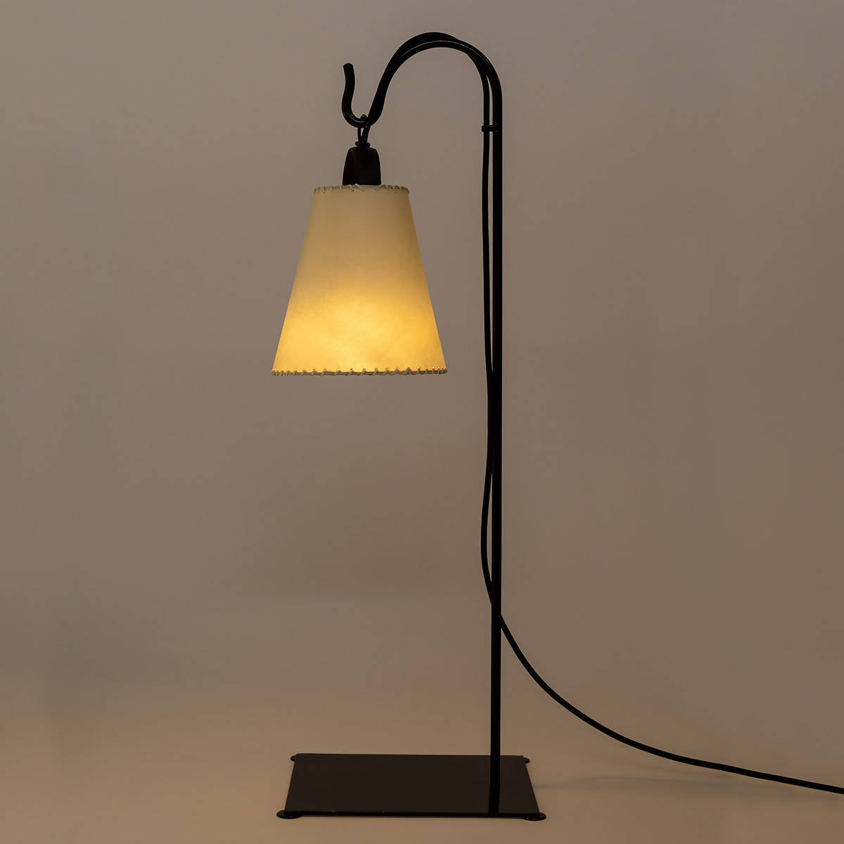 Cencerro Pergamino Base Fierro Mesa