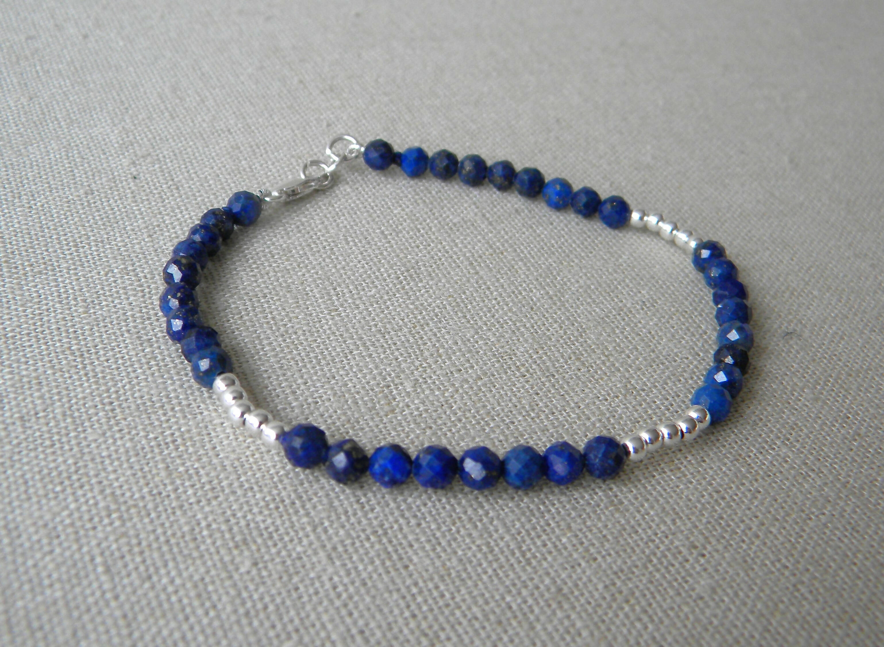 PULSERA HILADA MOSTACILLAS LAPISLÁZULI Y PLATA