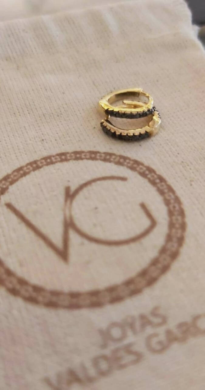 Mini argollas con circones negros