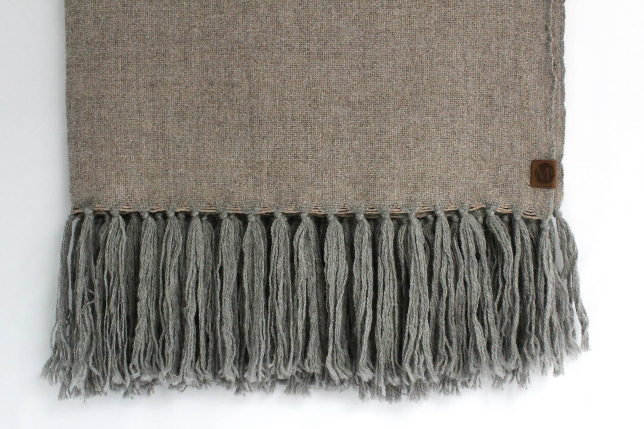 Piecera king Alpaca color Gris con Rosillo