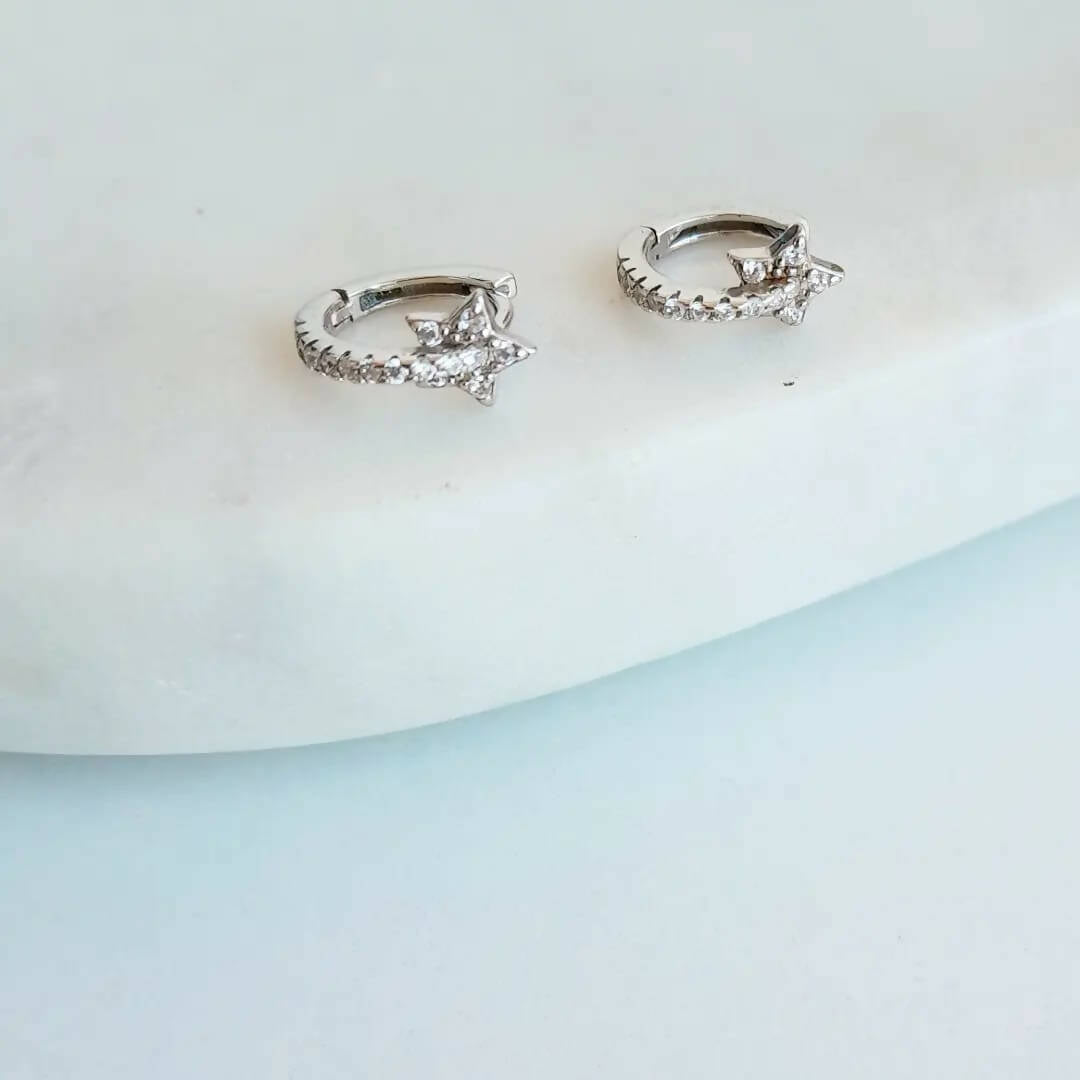 ARGOLLA MINI CON ESTRELLA Y CIRCONES PLATA