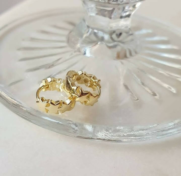 Argollas hechas de estrellas