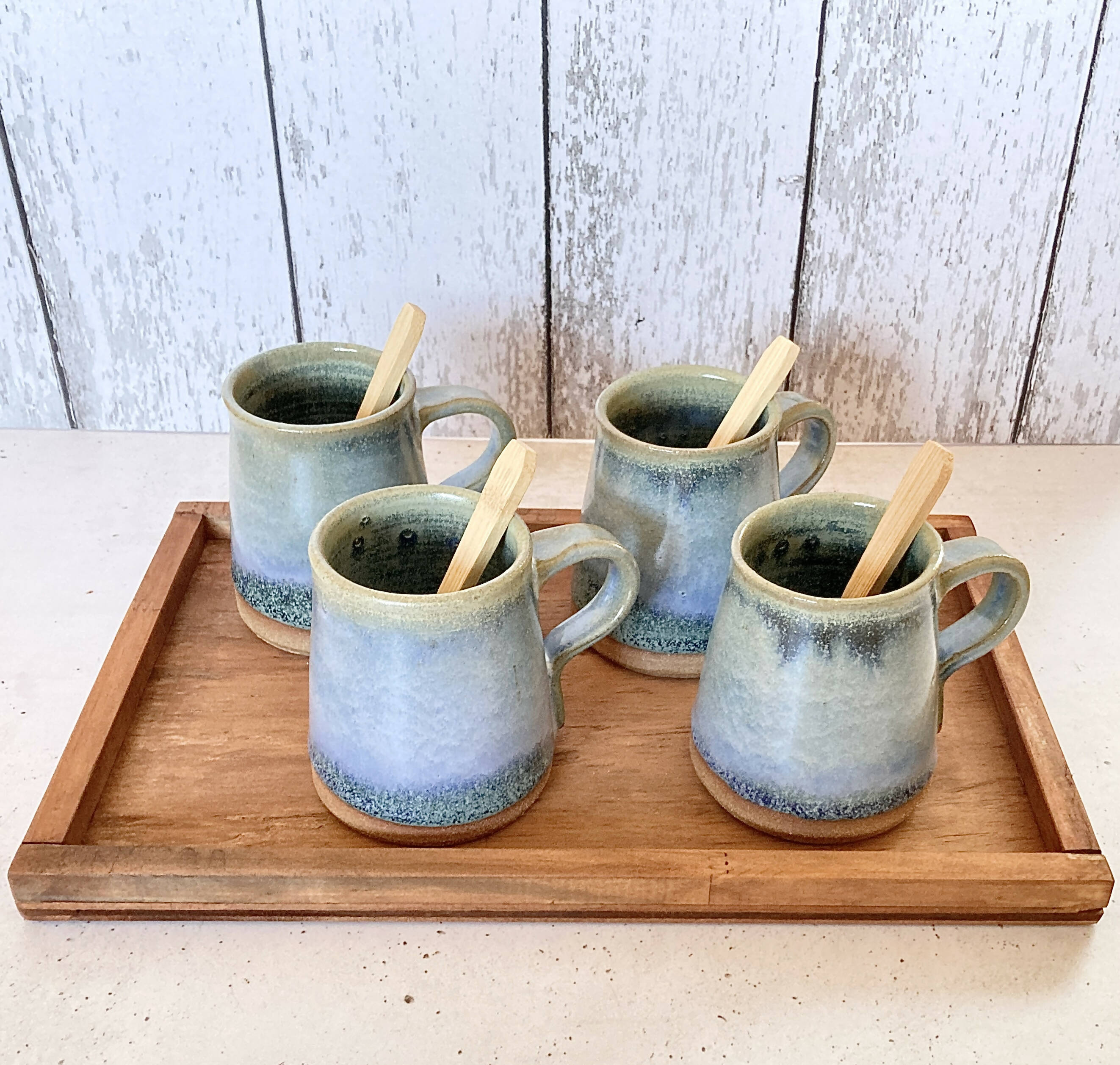 Set café mediano en bandeja madera azul