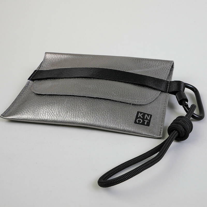 HANDKNOT Sobre / Plateado / Negro