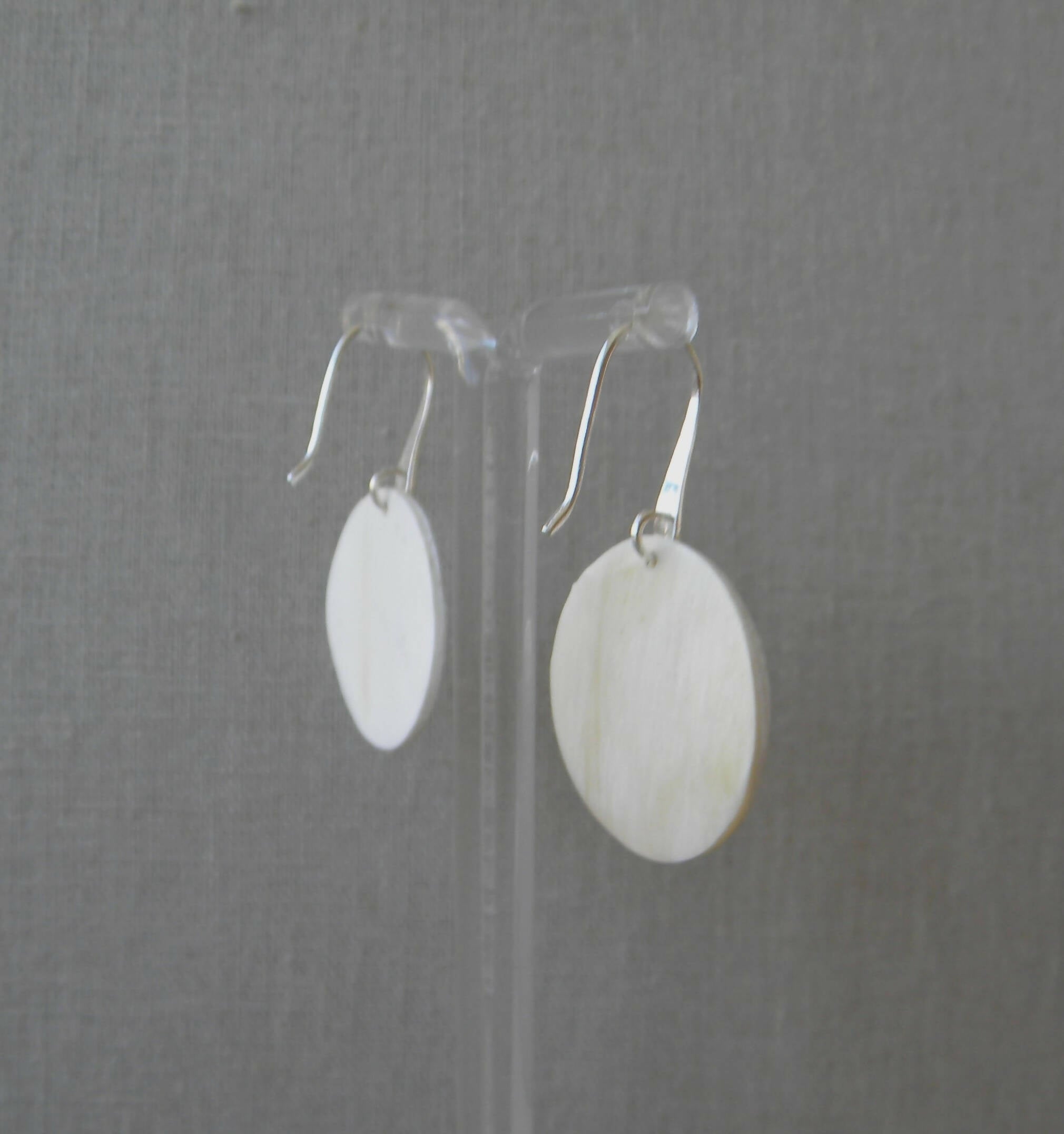 ARO PLATA GANCHO CÍRCULO CUERNO CLARO