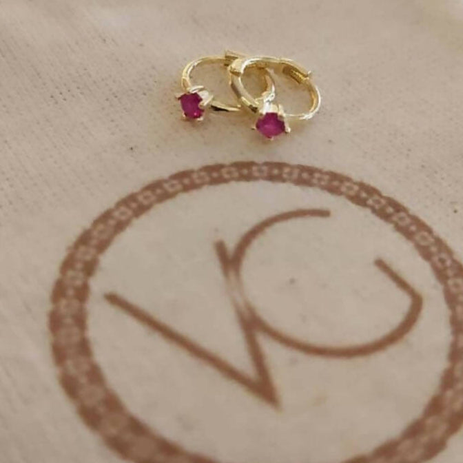 Mini argollas con circón rosado