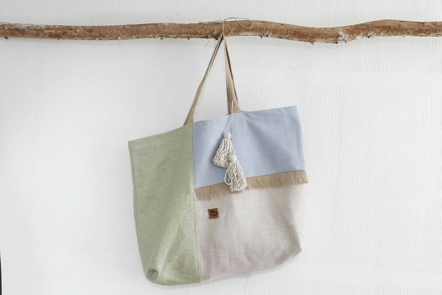 Bolso de lino con pompones EFLBA