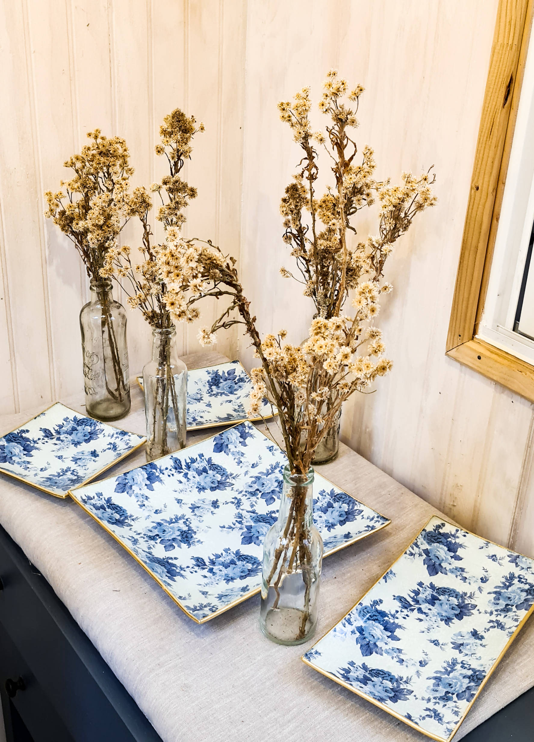 Plato Fondo Flores azules cuadrado