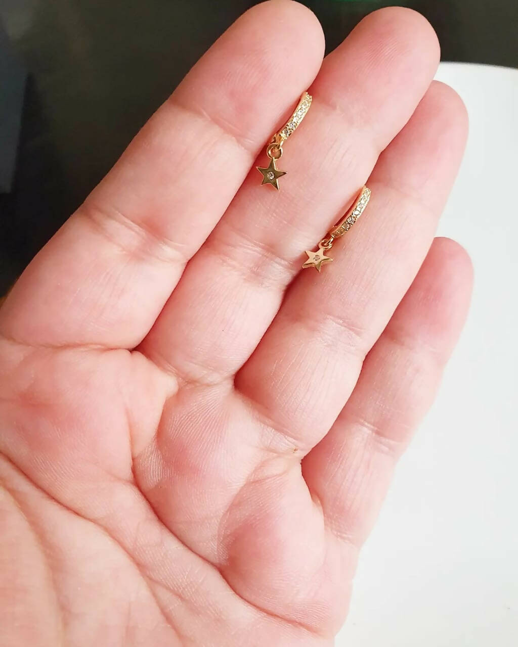 ARGOLLAS MINI CON ESTRELLA CIRCON COLGANDO BAÑO ORO