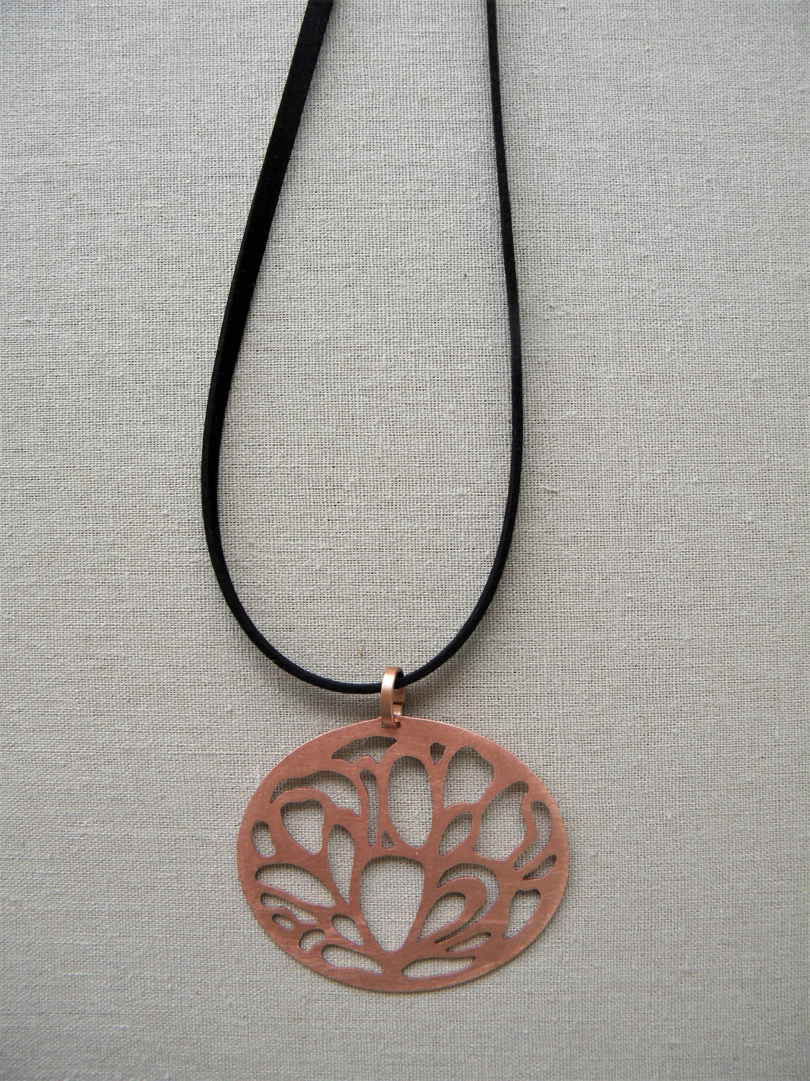 COLLAR COBRE OVALADO GAMUZA