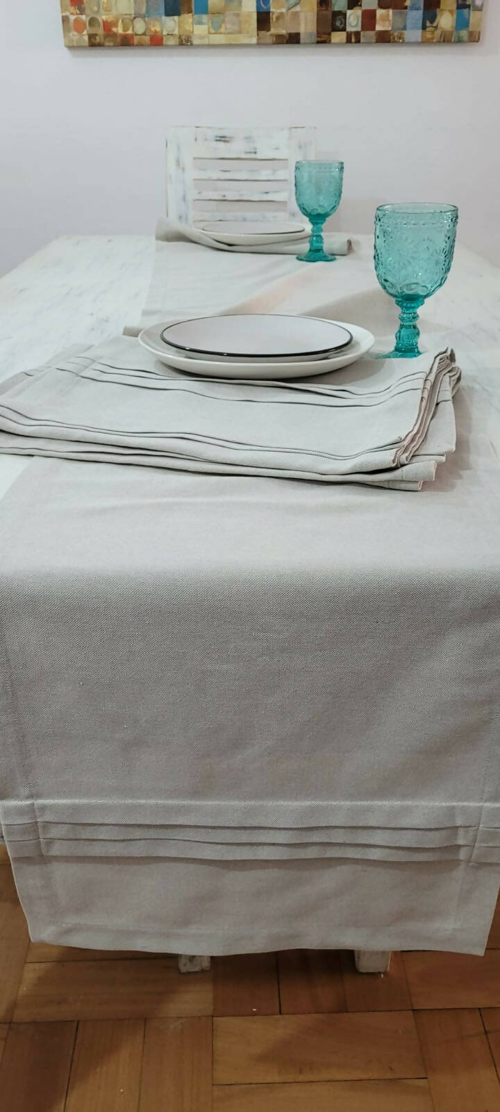 CAMINO DE MESA LINO COLOR TAUPE CON ALFORZAS EN SUS EXTREMOS