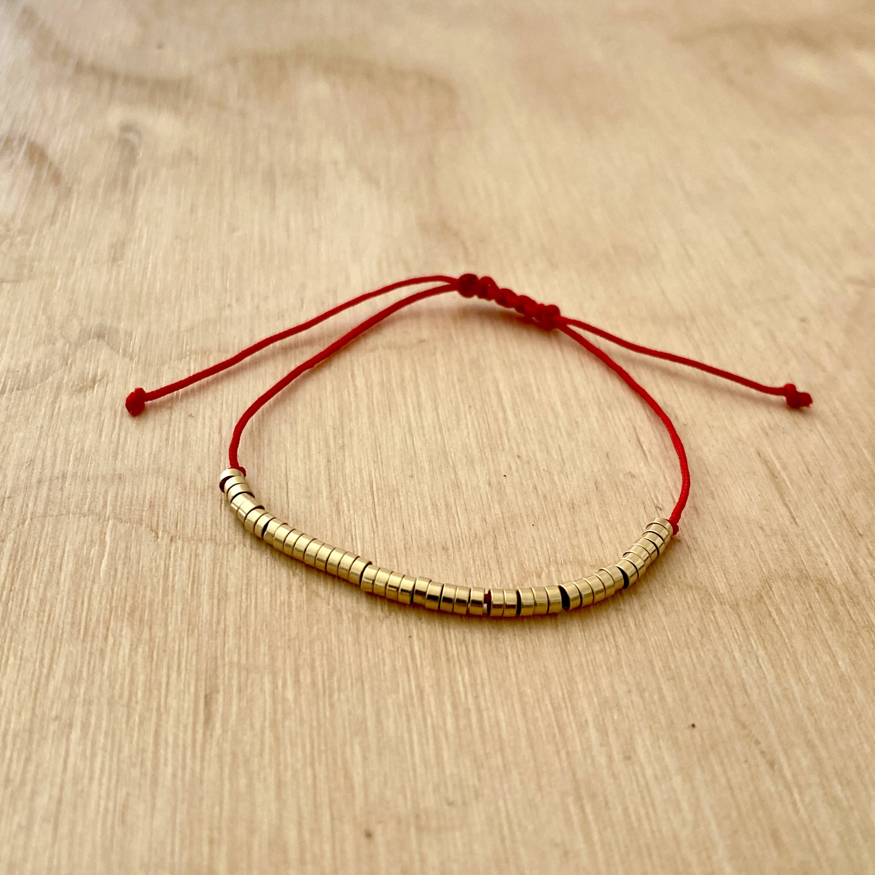 PULSERA MOSTACILLAS HILO ORO