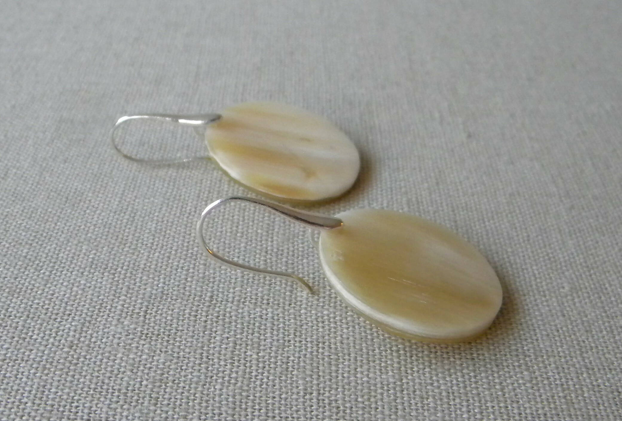 ARO PLATA GANCHO CÍRCULO CUERNO CLARO