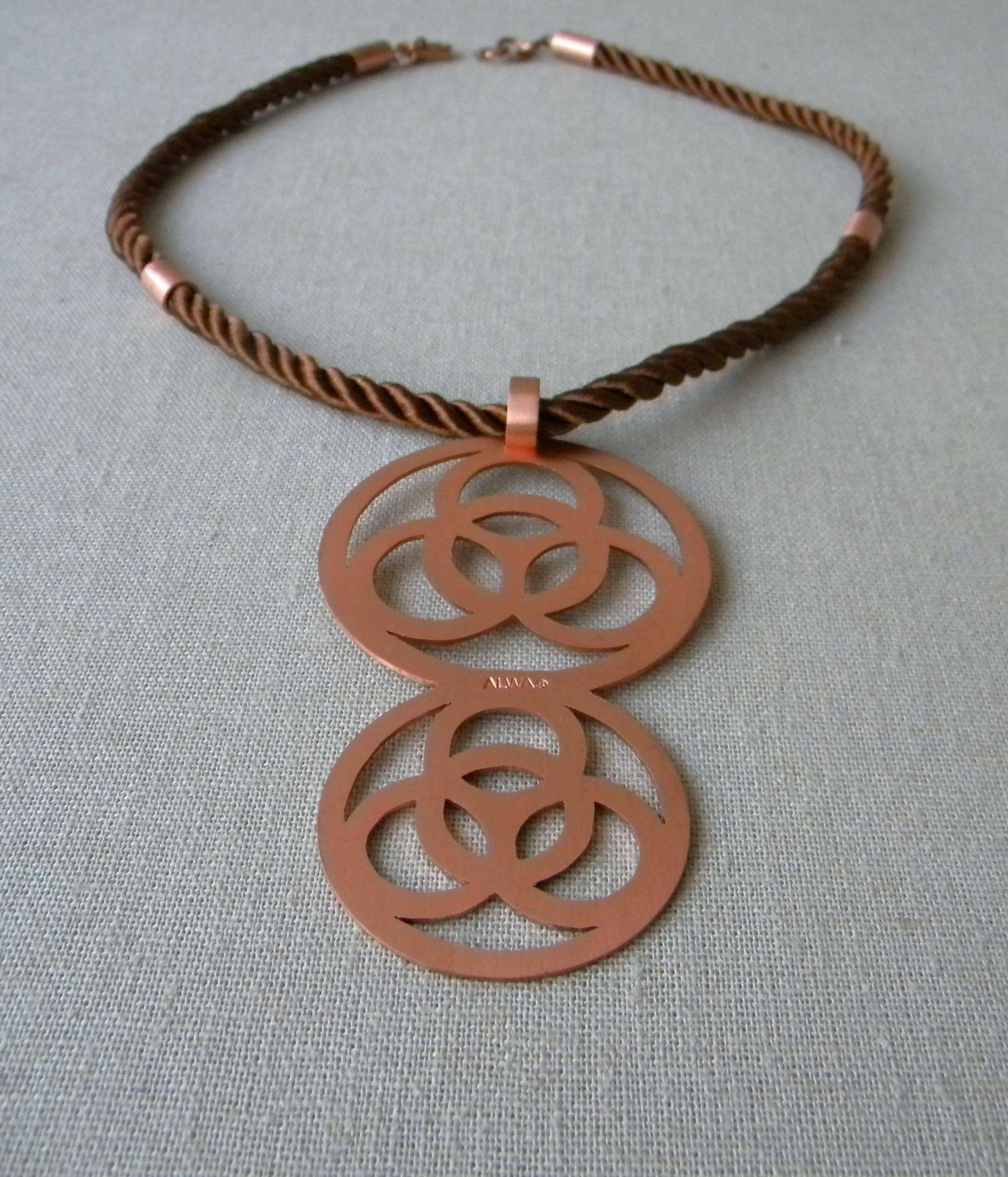 COLLAR COBRE CORTO SEDA MULTICIRCULO