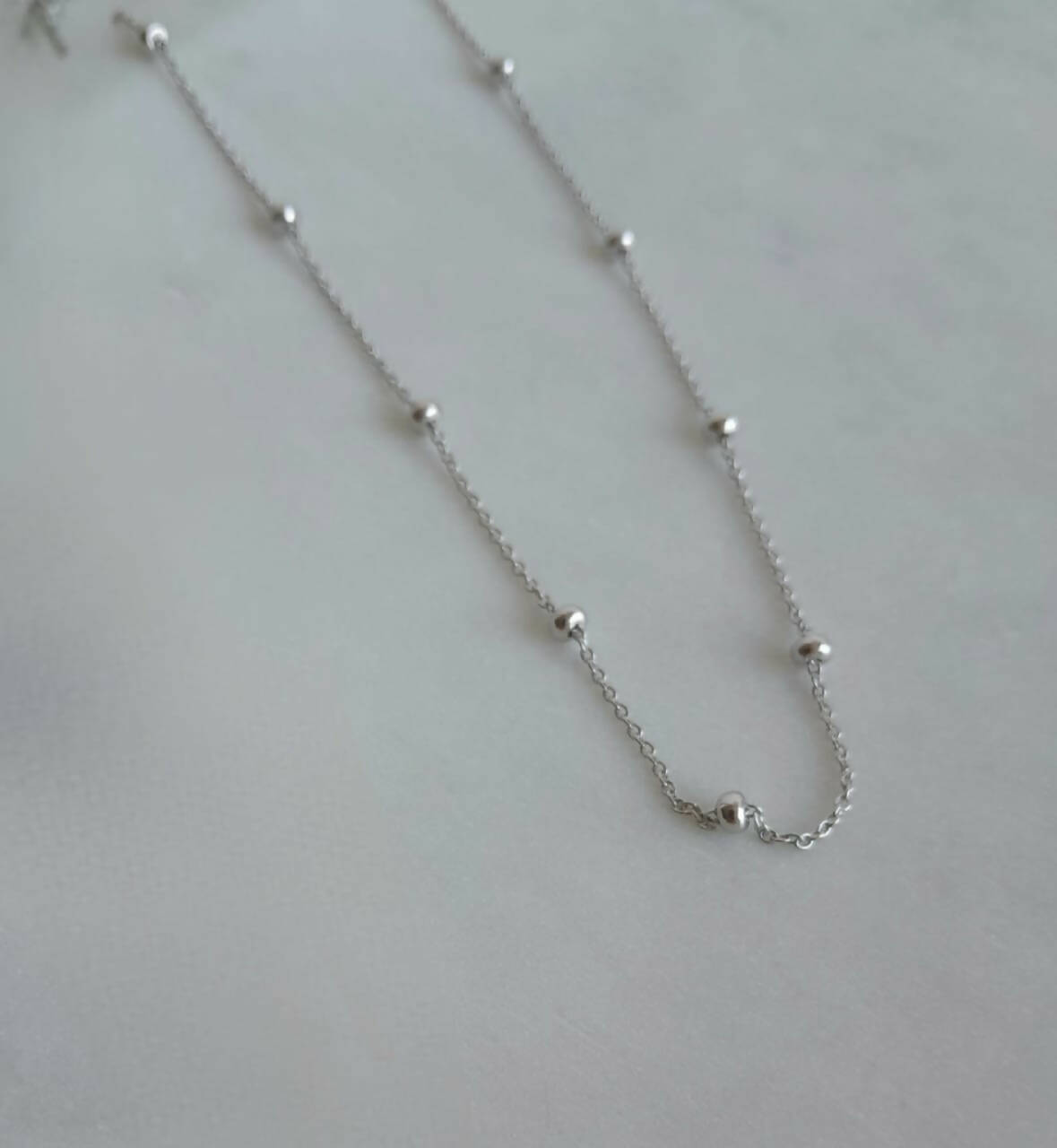 Cadena con pelotitas - Plata