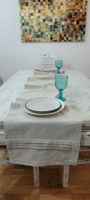 CAMINO DE MESA LINO COLOR TAUPE CON ALFORZAS EN SUS EXTREMOS