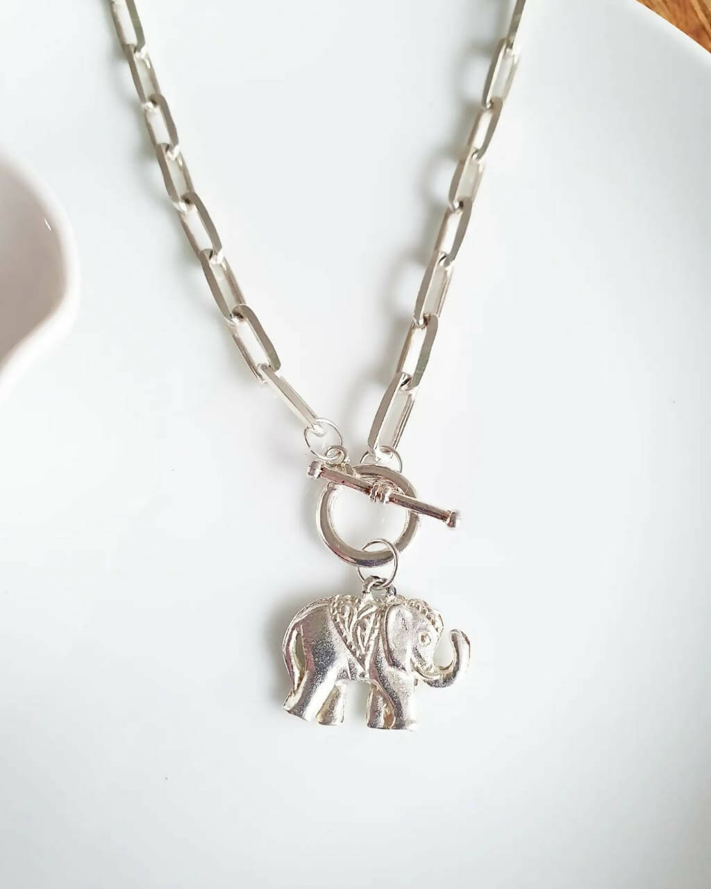 COLLAR ESLABONES CON ELEFANTE - BRONCE BAÑO PLATA