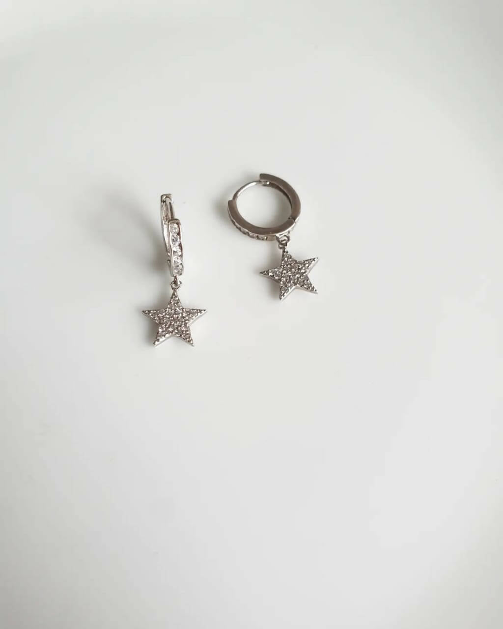 ARGOLLAS CON CIRCONES Y ESTRELLA COLGANDO