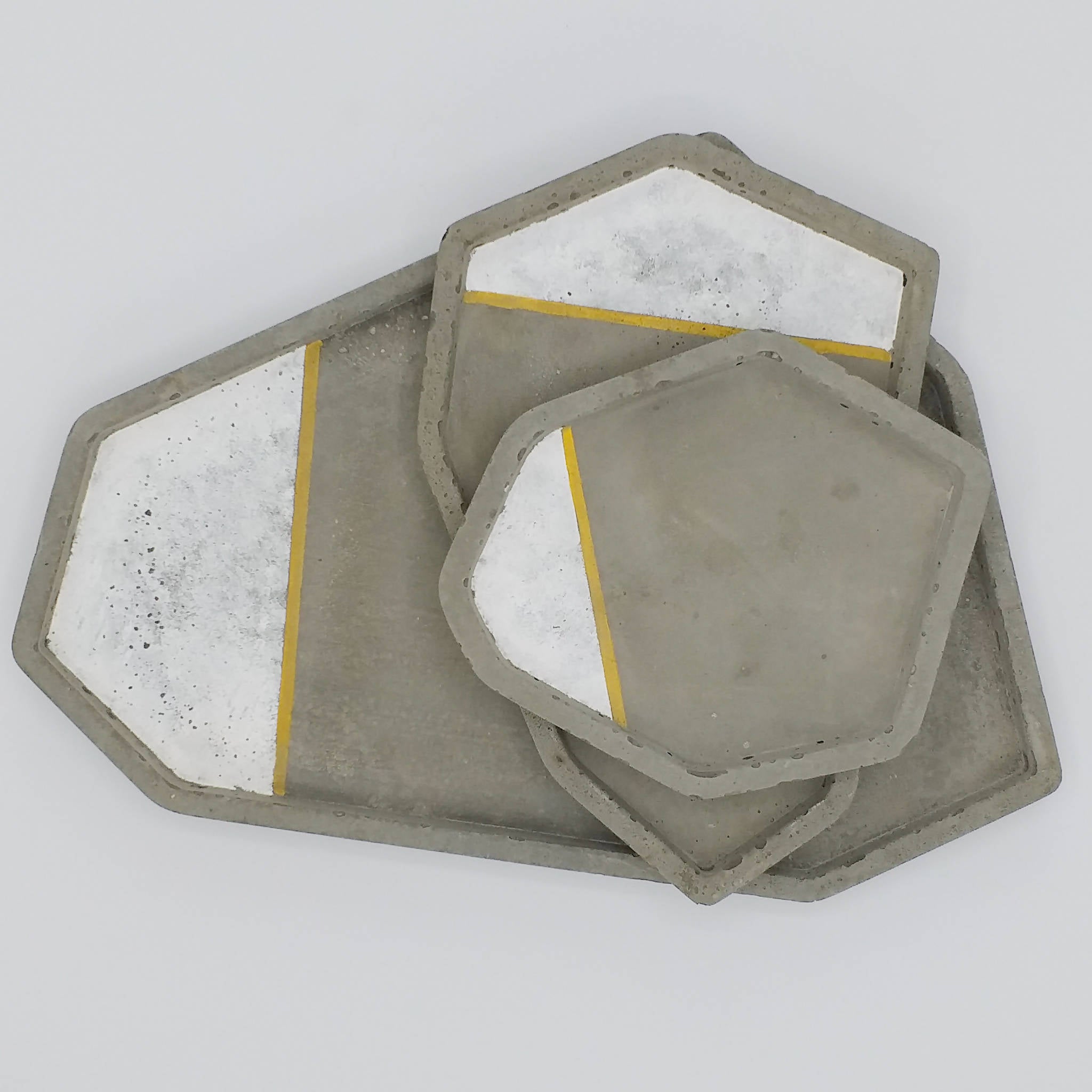 3 BASES IRREGULARES DE HORMIGÓN, COLECCIÓN BRANN