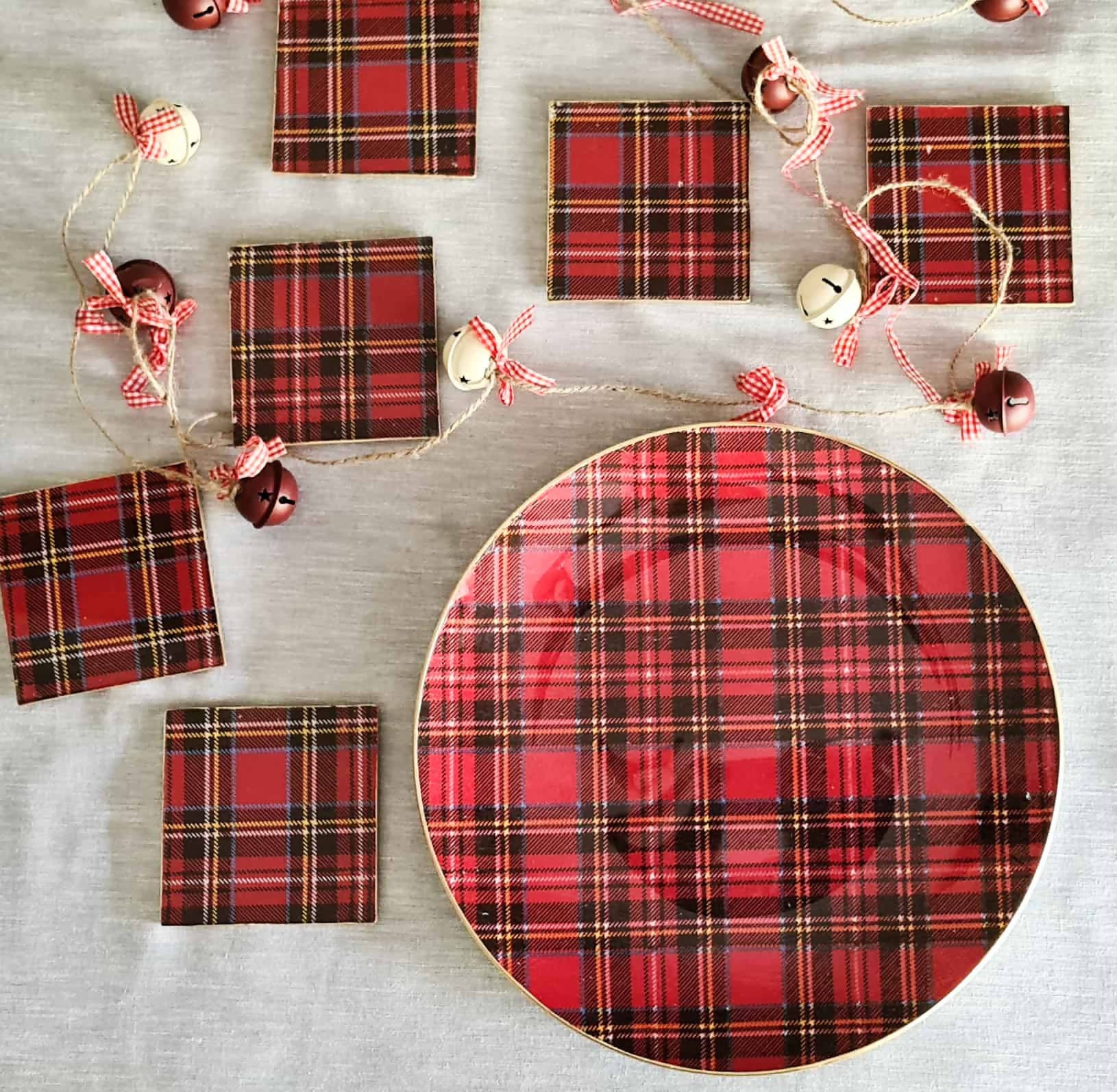 NAVIDAD Plato 30 cm escocés redondo