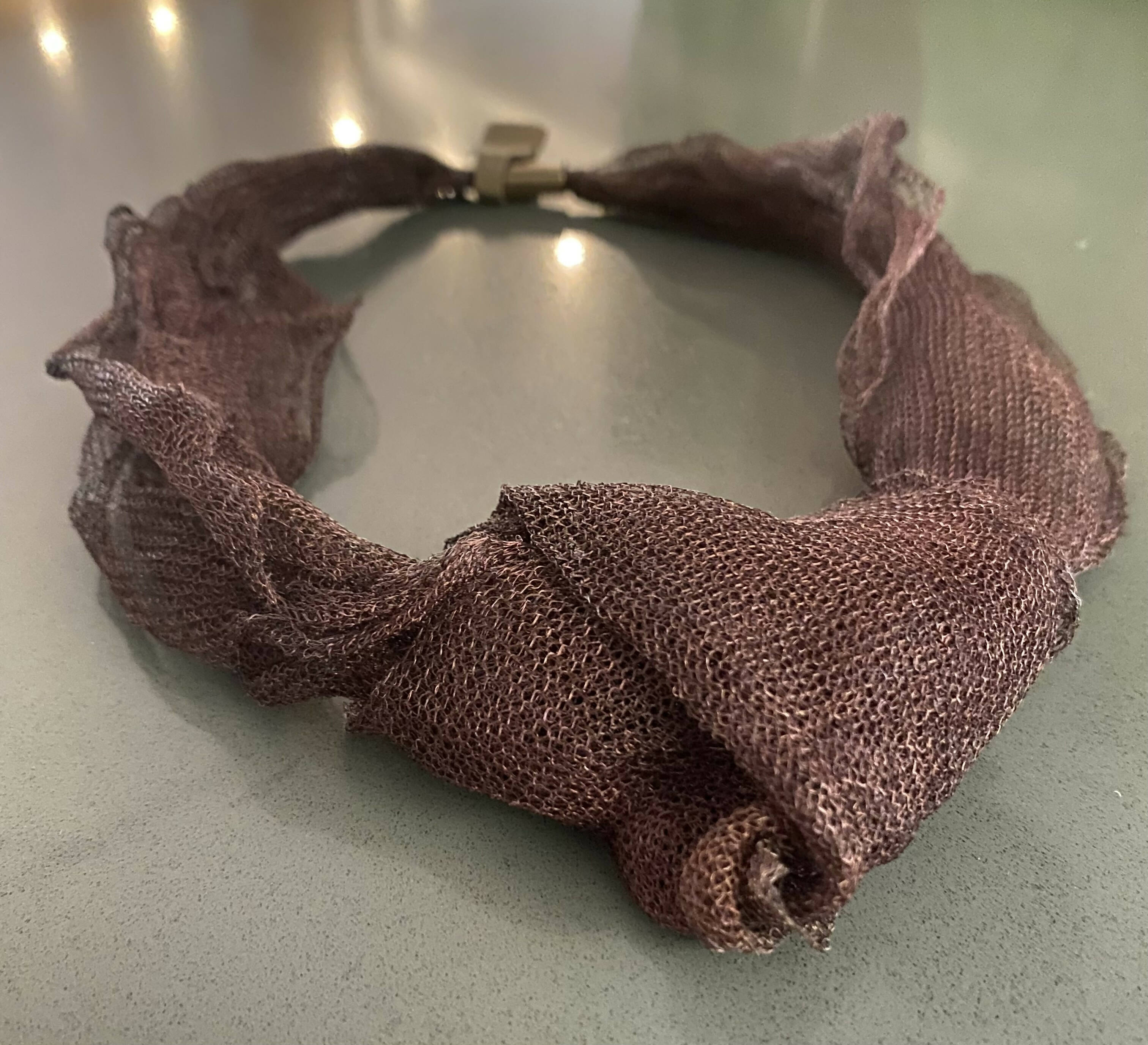 COLLAR NUDO DECAPADO