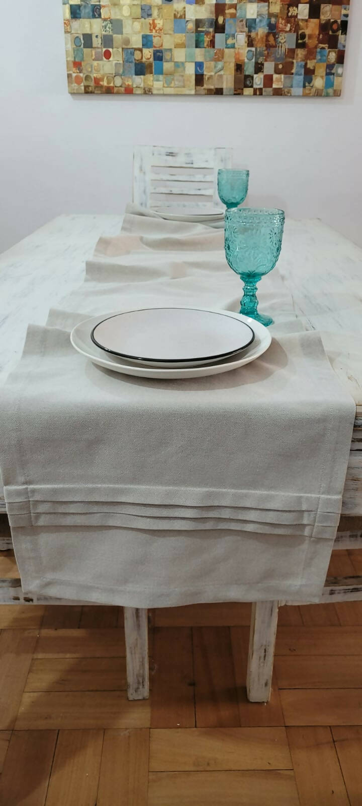 CAMINO DE MESA LINO COLOR TAUPE CON ALFORZAS EN SUS EXTREMOS