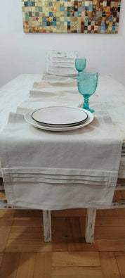 CAMINO DE MESA LINO COLOR TAUPE CON ALFORZAS EN SUS EXTREMOS