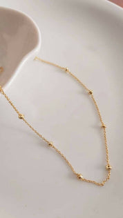 Cadena con pelotitas baño oro