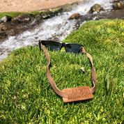 Strap porta anteojos cuero